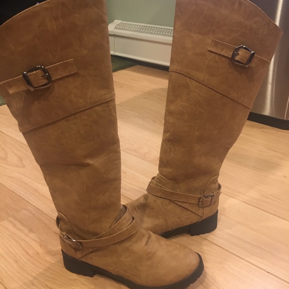 TAN boots size 8 BNWOT